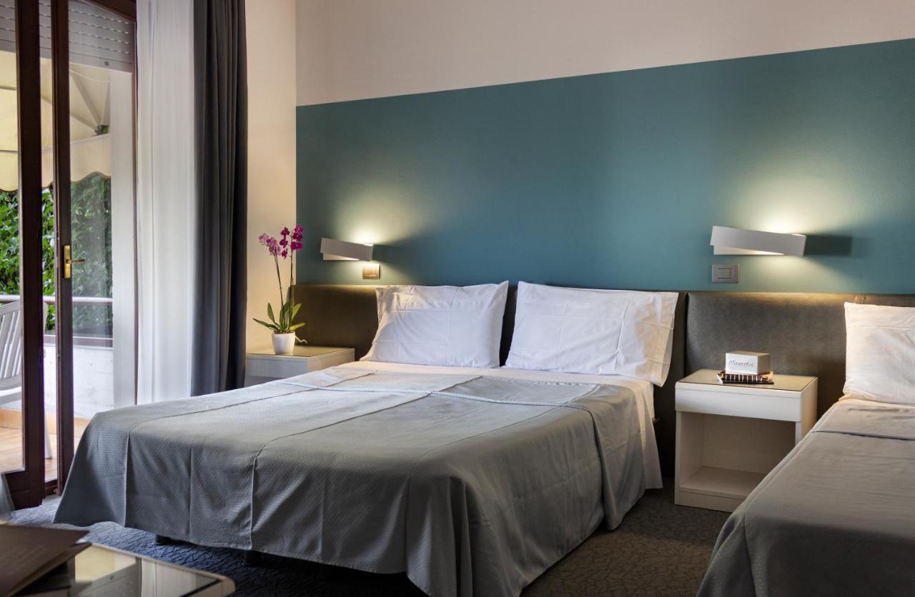 Hotel Desiree - Garda Lake Collection ซีร์มิโอเน ภายนอก รูปภาพ