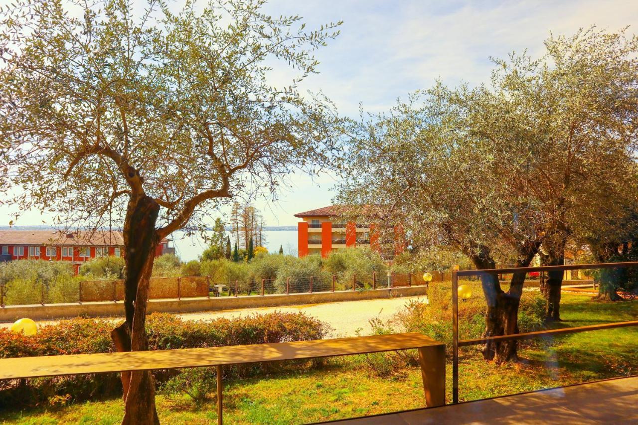 Hotel Desiree - Garda Lake Collection ซีร์มิโอเน ภายนอก รูปภาพ