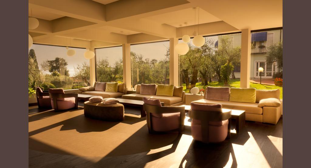 Hotel Desiree - Garda Lake Collection ซีร์มิโอเน ภายนอก รูปภาพ