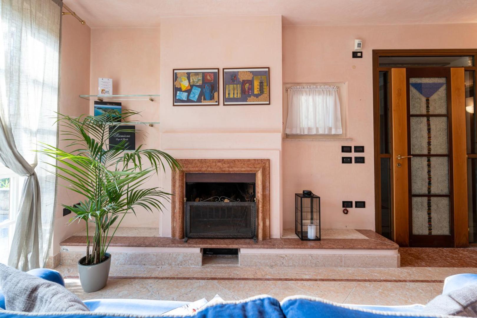 Hotel Desiree - Garda Lake Collection ซีร์มิโอเน ภายนอก รูปภาพ