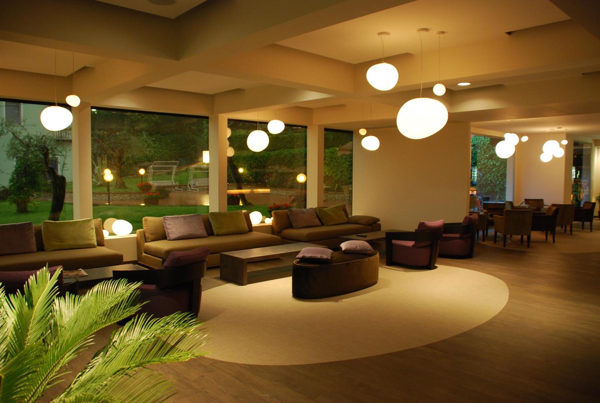 Hotel Desiree - Garda Lake Collection ซีร์มิโอเน ภายนอก รูปภาพ