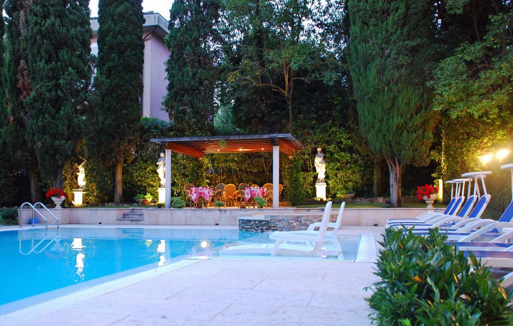 Hotel Desiree - Garda Lake Collection ซีร์มิโอเน ภายนอก รูปภาพ