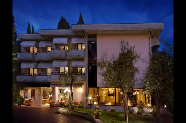 Hotel Desiree - Garda Lake Collection ซีร์มิโอเน ภายนอก รูปภาพ
