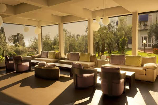 Hotel Desiree - Garda Lake Collection ซีร์มิโอเน ภายนอก รูปภาพ