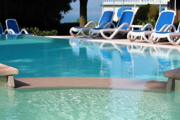 Hotel Desiree - Garda Lake Collection ซีร์มิโอเน ภายนอก รูปภาพ